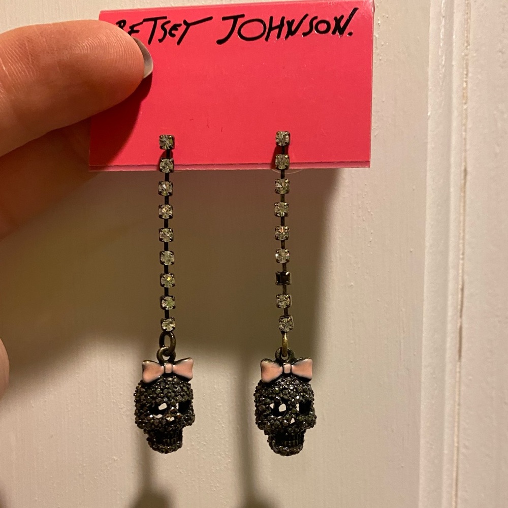Betsy Johnson skull earrings